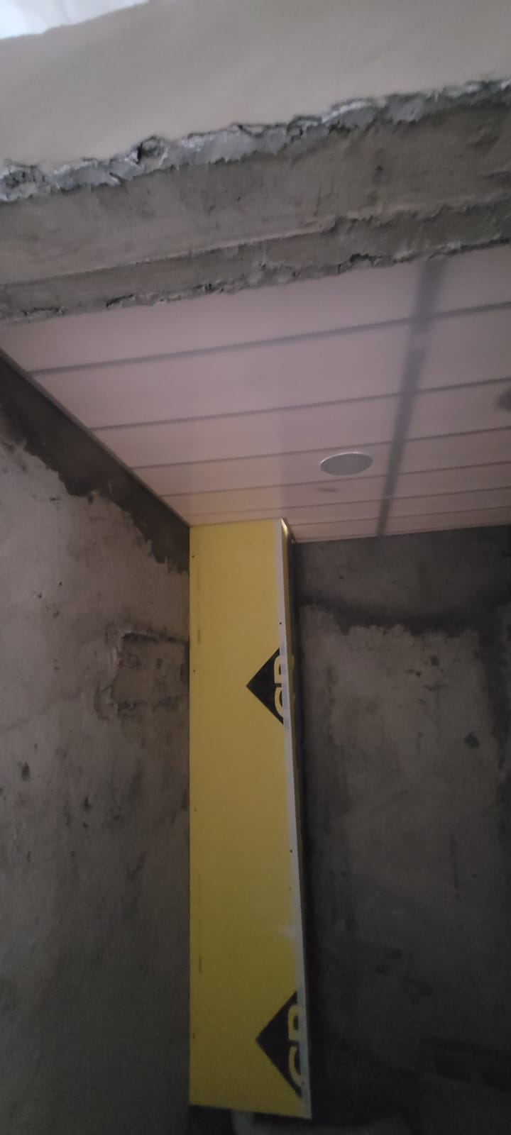 Instalación de baños y bajantes pluviales en proyecto calle américo Lugo-villa juana