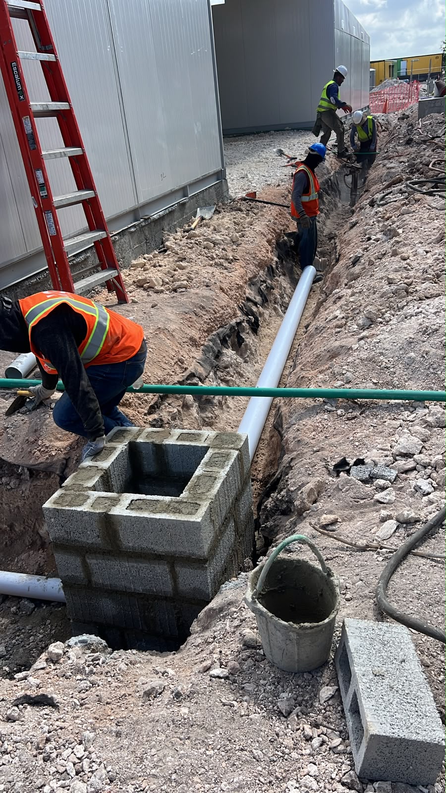 Proyecto instalación de Red de agua residuales y agua potable campamento definitivo AILA