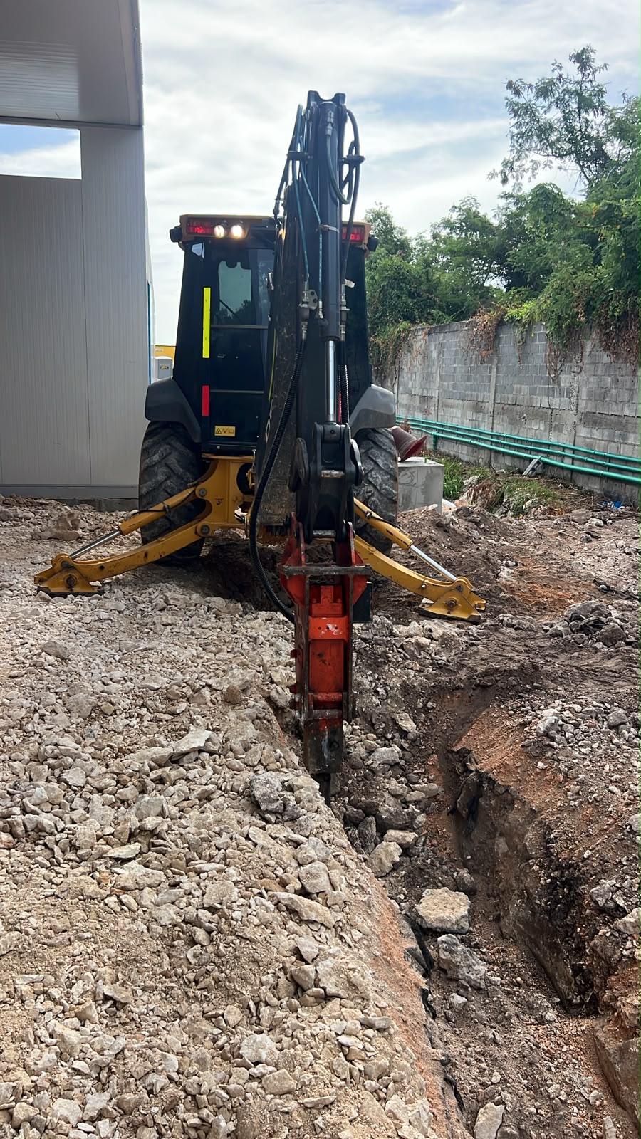 Proyecto instalación de Red de agua residuales y agua potable campamento definitivo AILA