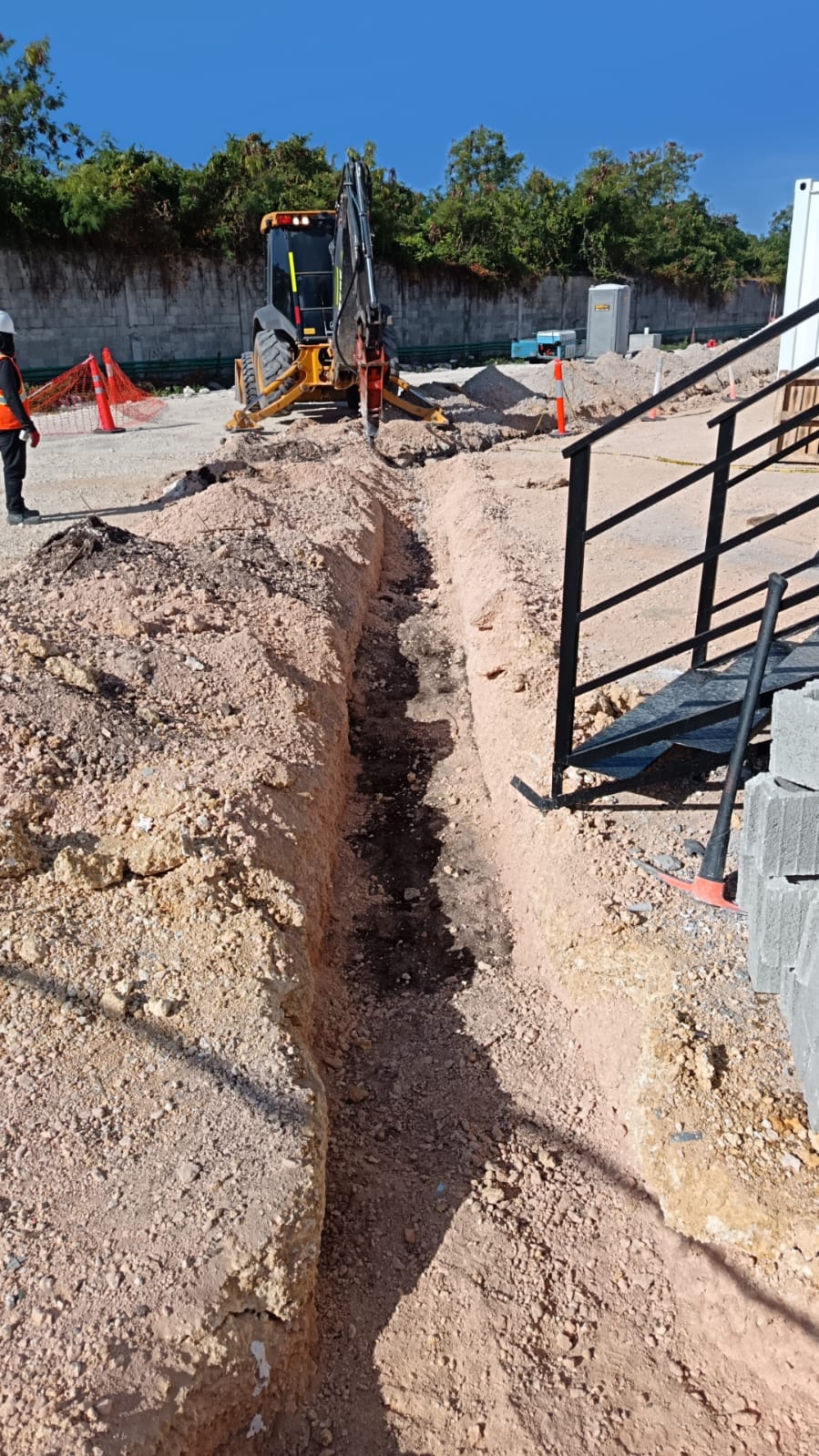 Proyecto instalación de Red de agua residuales y agua potable campamento definitivo AILA